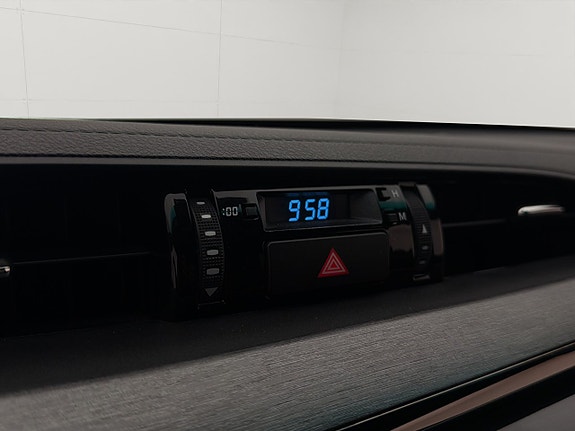 Toyota HiLux 23 of 30