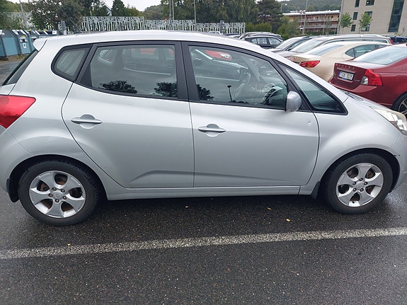 Kia Venga 2 of 7