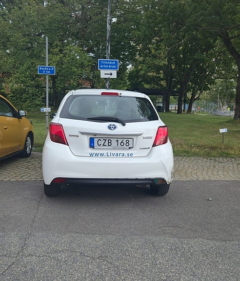 Toyota Yaris 2 of 4