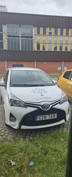 Toyota Yaris 3 of 4