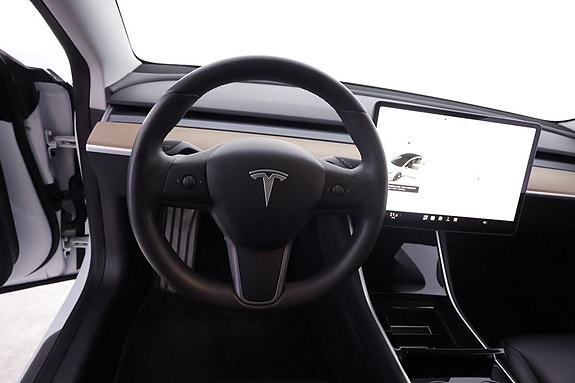 Tesla Model 3 18 of 25