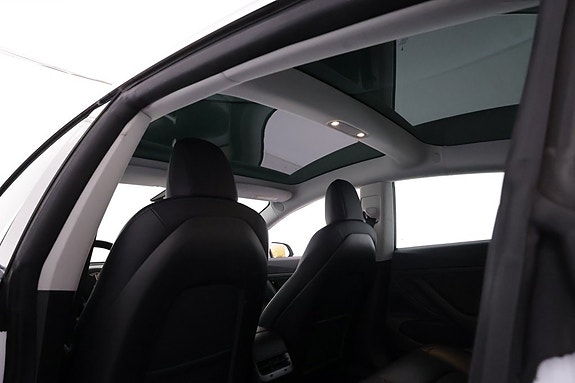 Tesla Model 3 15 of 25
