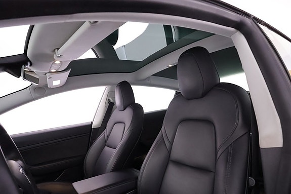 Tesla Model 3 19 of 25