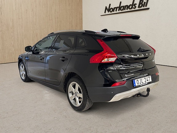 Volvo V40 Cross Country 2 of 7