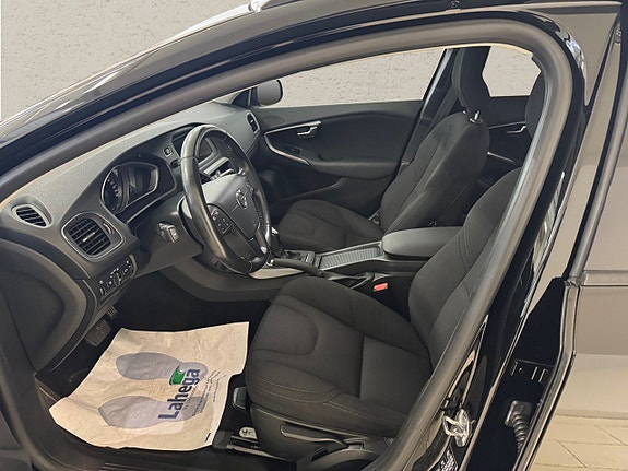 Volvo V40 Cross Country 3 of 7