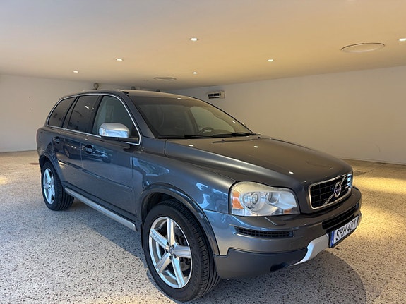 Volvo XC90 2 of 8