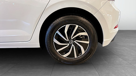 Volkswagen Polo 6 of 13