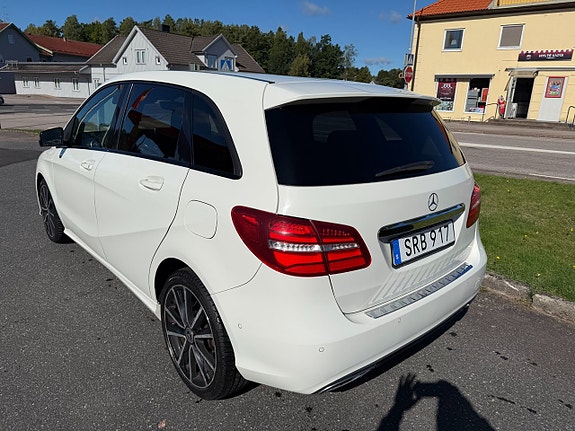 Mercedes-Benz B180 d 3 of 10