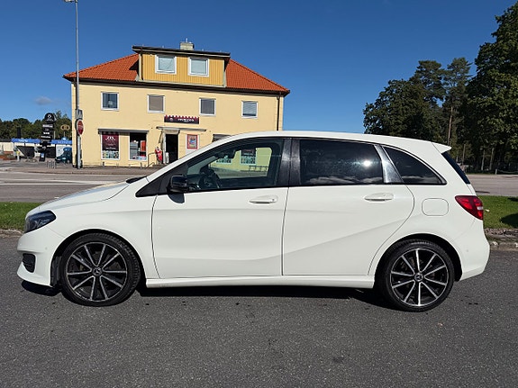 Mercedes-Benz B180 d 2 of 10