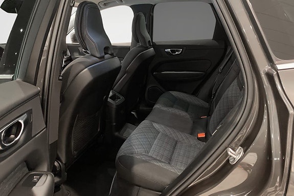 Volvo XC60 7 of 12