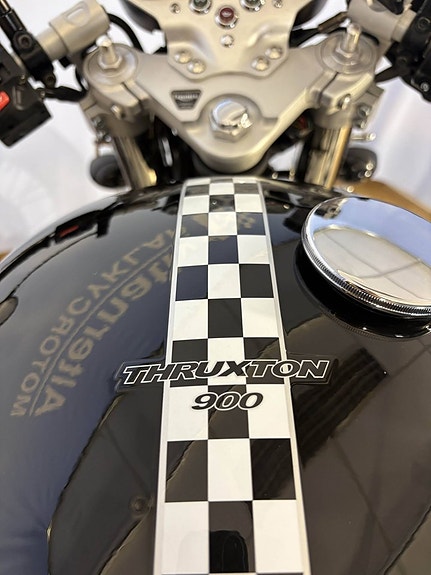 Triumph THRUXTON 900 11 of 16