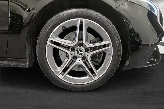 Mercedes-Benz A250 5 of 16