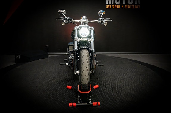 Harley-Davidson Breakout (FXBR) 117cui "Vance Hines" 8 of 17