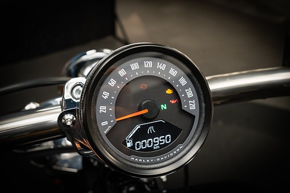 Harley-Davidson Breakout (FXBR) 117cui "Vance Hines" 14 of 17