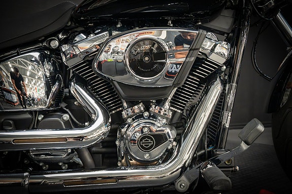 Harley-Davidson Breakout (FXBR) 117cui "Vance Hines" 13 of 17