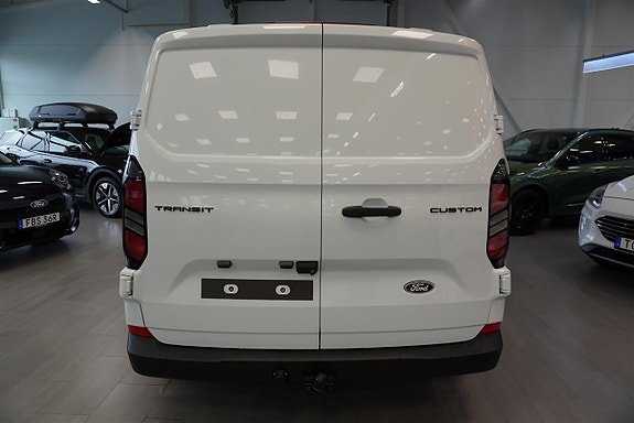 Ford Transit Custom 6 of 12