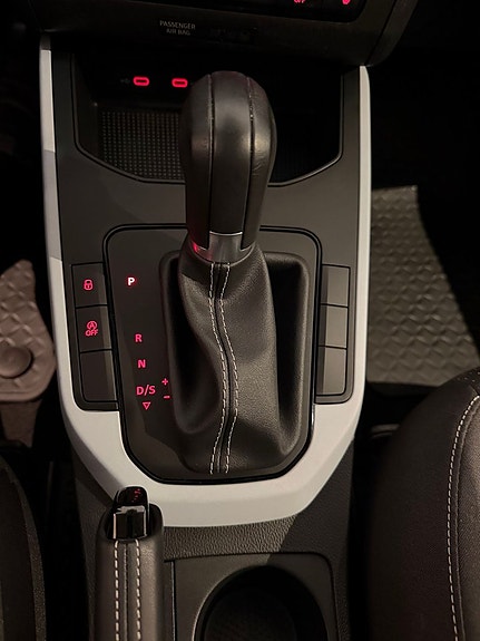 Seat Arona 12 of 18
