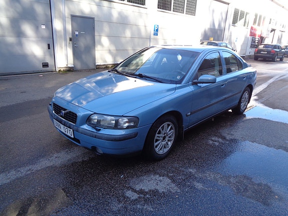 Volvo S60 2 of 13