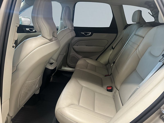 Volvo XC60 13 of 18