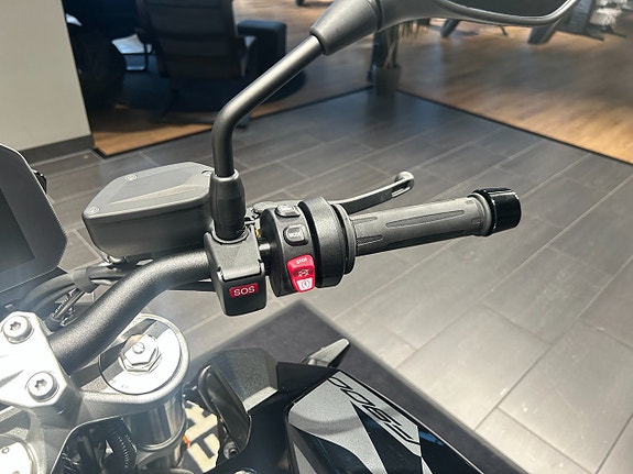 BMW F900R /Service Inclusive/Dynamic/Motorspoiler/149 mil 8 of 17