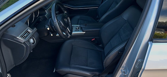 Mercedes-Benz E220 11 of 16