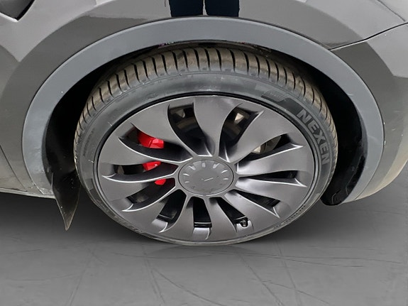Tesla Model Y 29 of 30