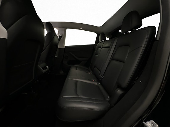 Tesla Model Y 23 of 30