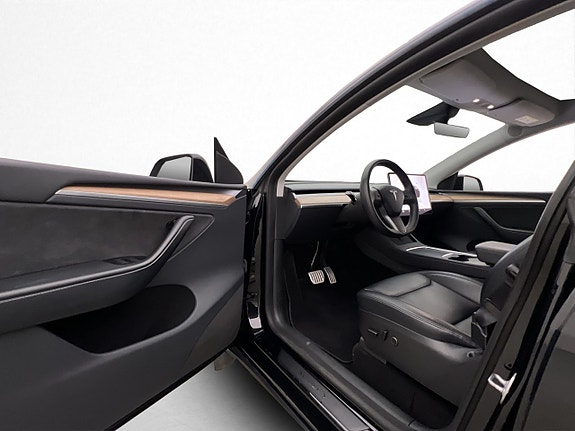 Tesla Model Y 12 of 30