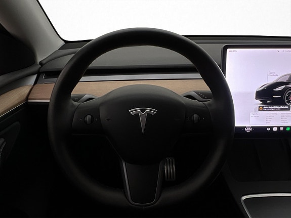 Tesla Model Y 16 of 30