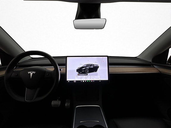 Tesla Model Y 15 of 30