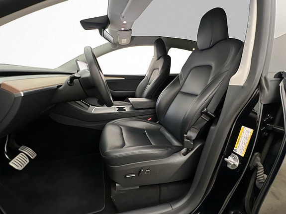Tesla Model Y 13 of 30
