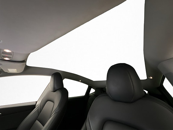 Tesla Model Y 14 of 30