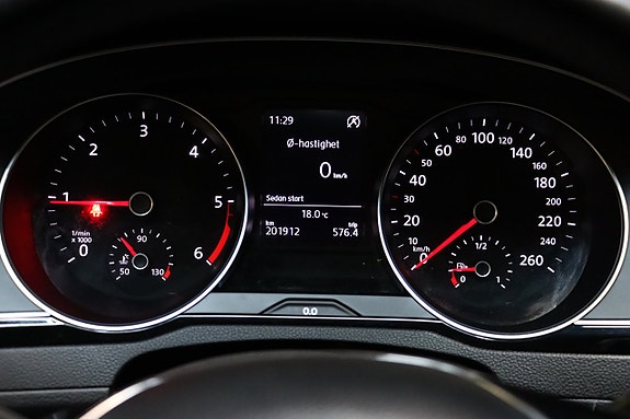 Volkswagen Passat 25 of 30