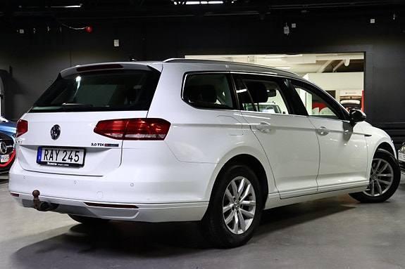 Volkswagen Passat 4 of 30