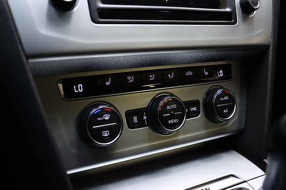 Volkswagen Passat 27 of 30