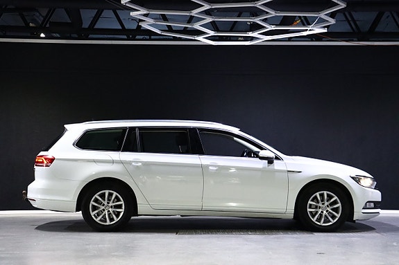 Volkswagen Passat 7 of 30