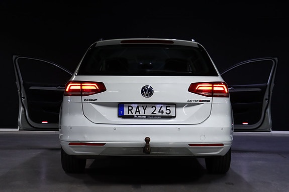 Volkswagen Passat 5 of 30