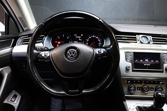 Volkswagen Passat 20 of 30