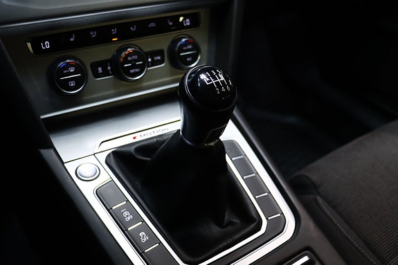 Volkswagen Passat 26 of 30