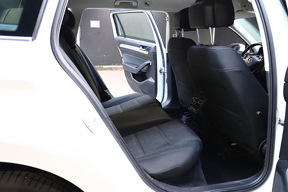 Volkswagen Passat 13 of 30