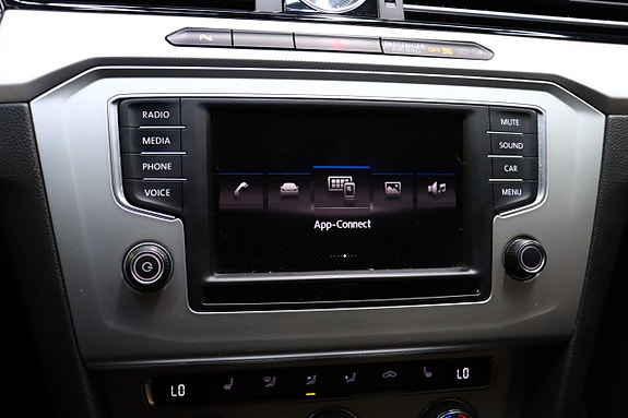 Volkswagen Passat 30 of 30