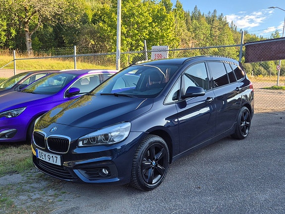 BMW 218i 3 of 26