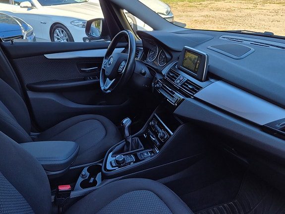 BMW 218i 12 of 26