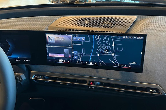 BMW iX 17 of 22