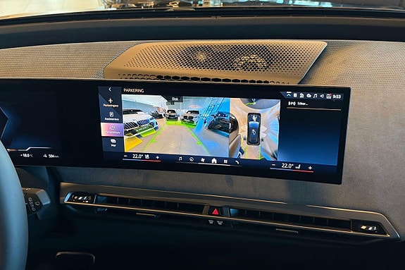 BMW iX 18 of 22