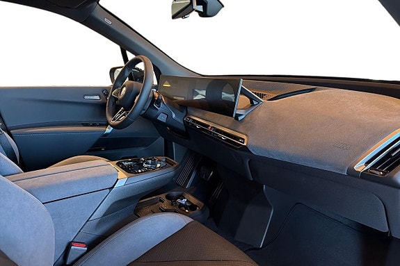 BMW iX 13 of 22