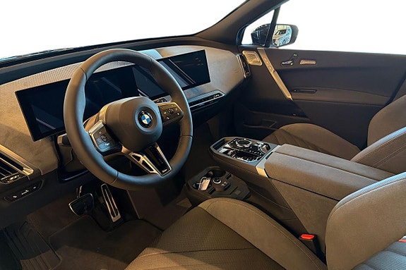 BMW iX 10 of 22