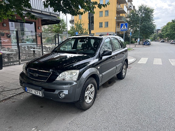 Kia Sorento 2 of 9