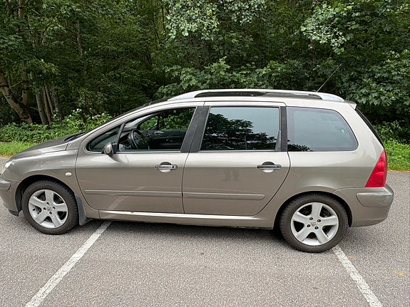 Peugeot 307 SW 9 of 12