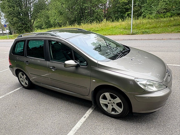 Peugeot 307 SW 6 of 12